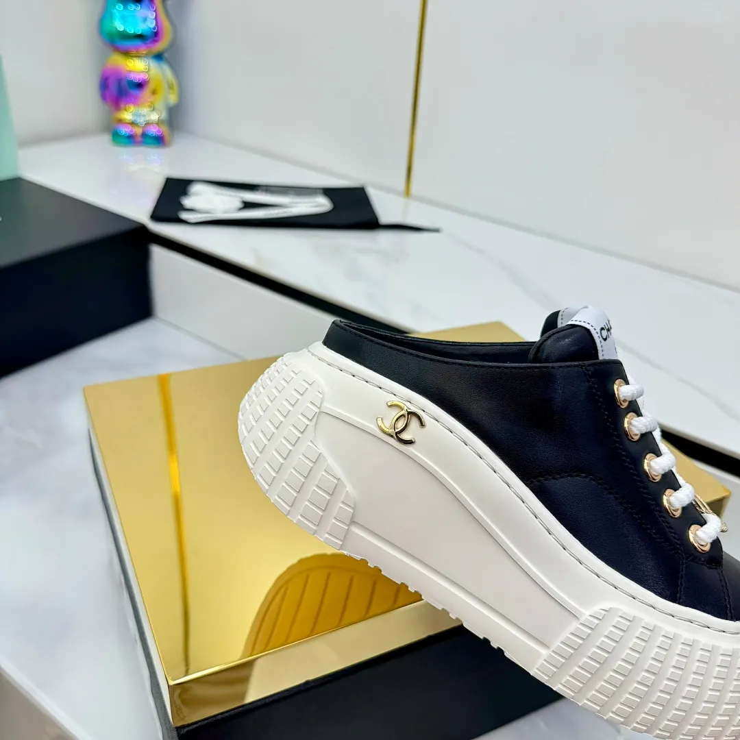 👟👟Ex-factory price 620👟👟 Chanel bread shoes ~ original calfskin panda shoes Chanel 25C latest hot style panda black and white sports shoes casual sneakers Xiaoxiang hot item classic black and white panda color coco girls must pay Fabric: original custom mixed sheepskin lining: original imported breathable mesh lining outsole: Original molded rubber + TPU combination Size: Women's 35-41 👉 👉 👉